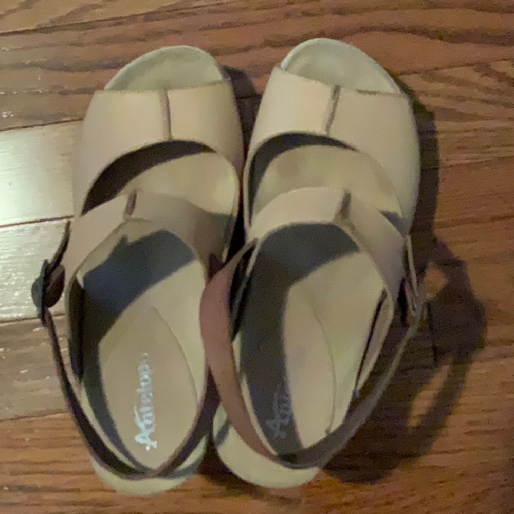 Ladies antelope shoes in beige with brown strap